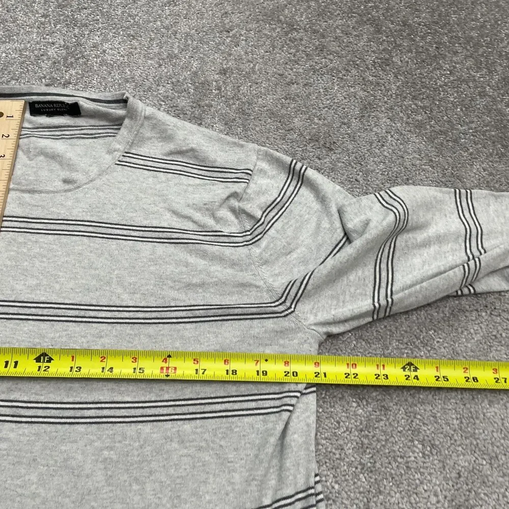 Banana Republic Luxury Blend Pullover Sweater Mens Large Gray Striped Crew Knit